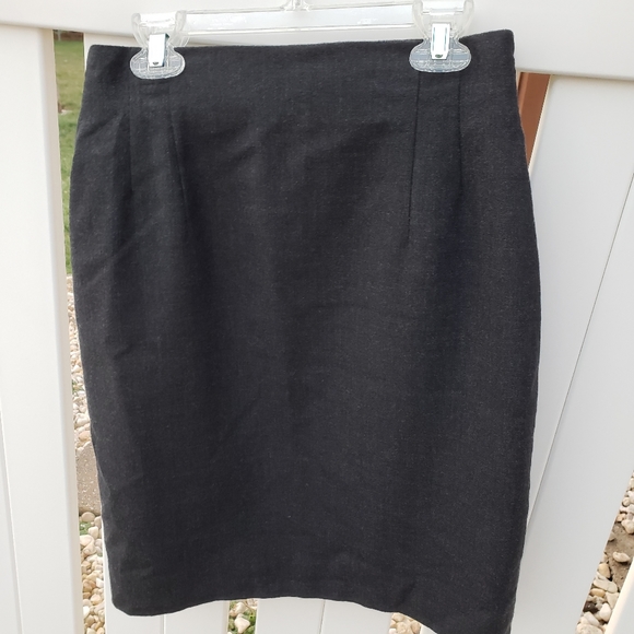 Jones New York Dresses & Skirts - ⬇️100% Wool Solid Black Knee Length Skirt